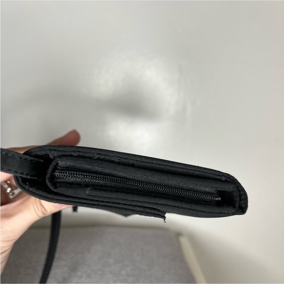 Sold Guess Wallet on the chain - Picture 11 of 11